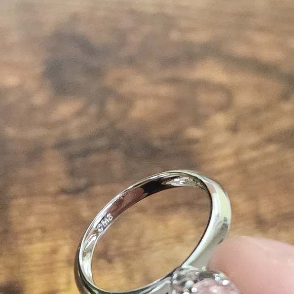 💖White Gold Plated Ring with CZ Gemstone - Picture 5 of 5
